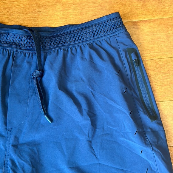 NWOT Ten Thousand Navy Session Short (With Liner) 5" Size Small, Medium & Large - Picture 2 of 4